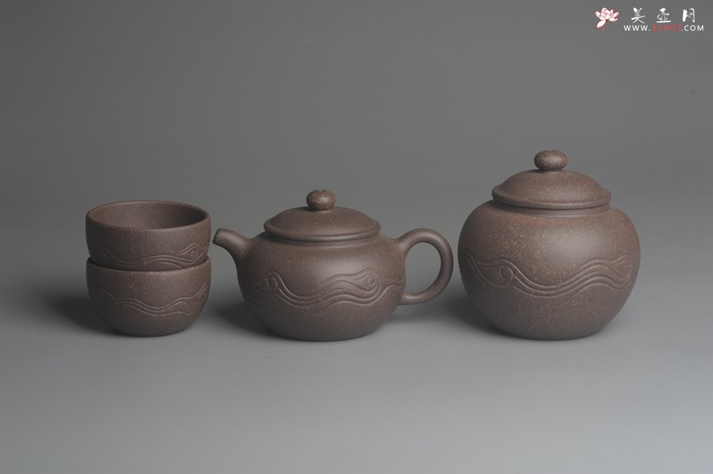 紫砂壶图片：美壶特惠 优质青灰段泥精致行云流水套组 一壶（180cc）二杯一醒茶罐（280cc） - 紫砂壶信息网