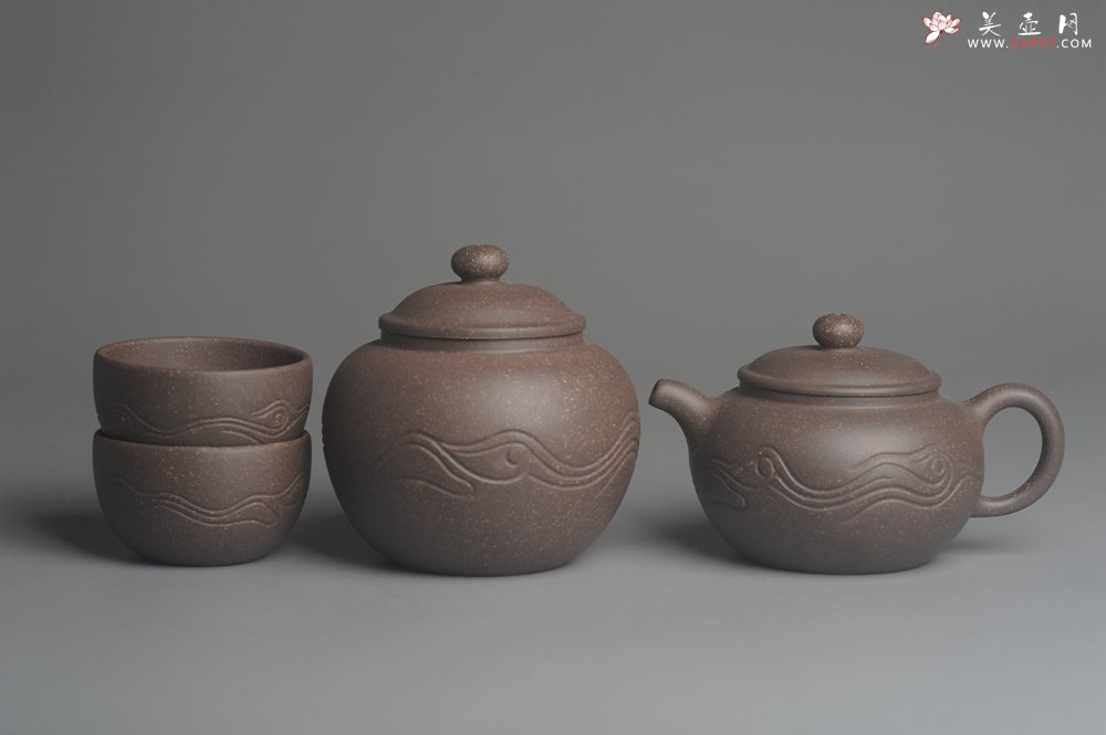 紫砂壶图片：美壶特惠 优质青灰段泥精致行云流水套组 一壶（180cc）二杯一醒茶罐（280cc） - 紫砂壶信息网