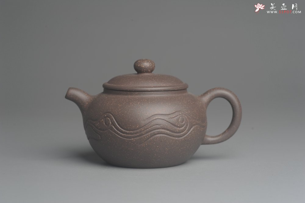 紫砂壶图片：美壶特惠 优质青灰段泥精致行云流水套组 一壶（180cc）二杯一醒茶罐（280cc） - 紫砂壶信息网