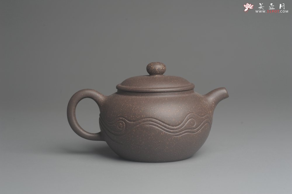 紫砂壶图片：美壶特惠 优质青灰段泥精致行云流水套组 一壶（180cc）二杯一醒茶罐（280cc） - 紫砂壶信息网