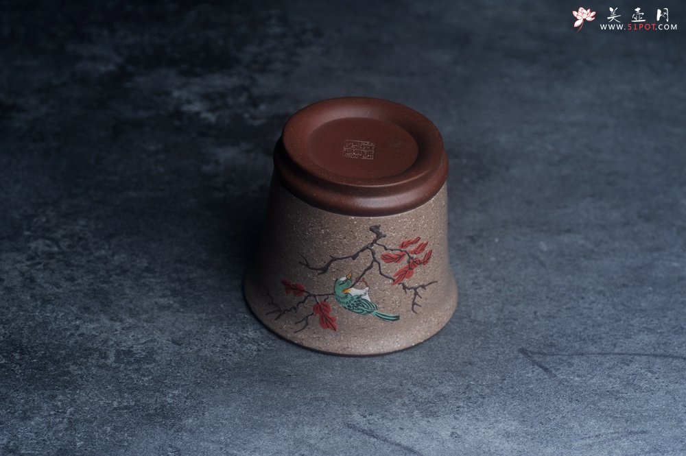 紫砂壶图片：美美杯特惠 精致花鸟紫泥粉黄金段泥主人杯 特文气 - 紫砂壶信息网