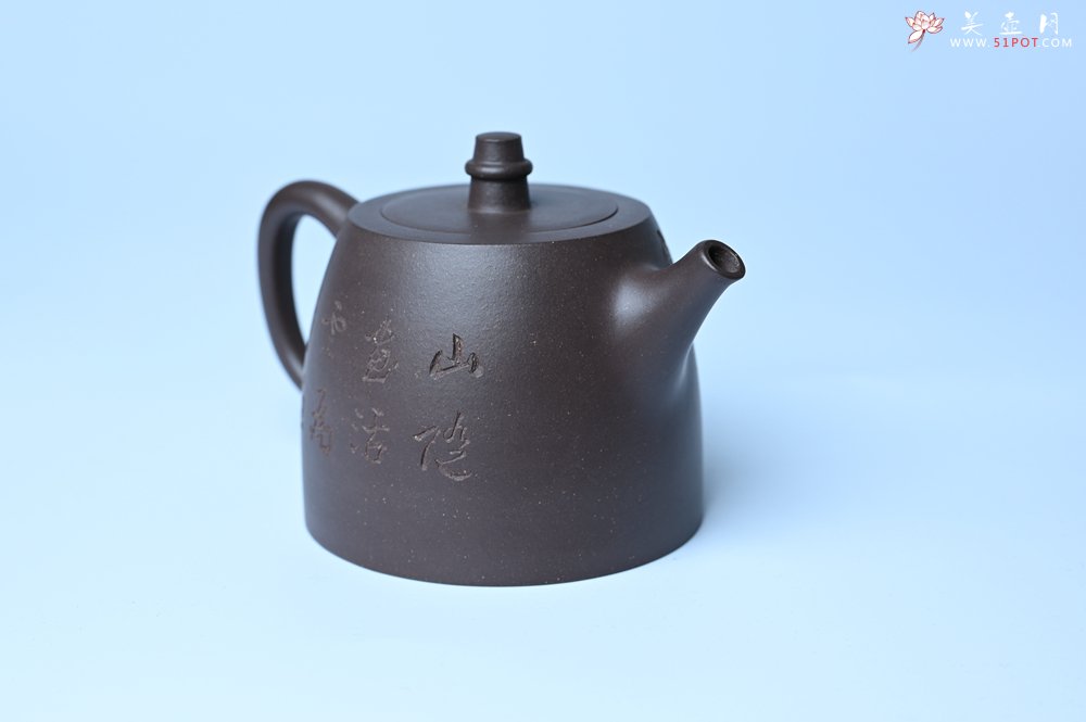 紫砂壶图片：美壶特惠 老紫泥精致山水汉铎壶 茶人醉爱 - 紫砂壶信息网