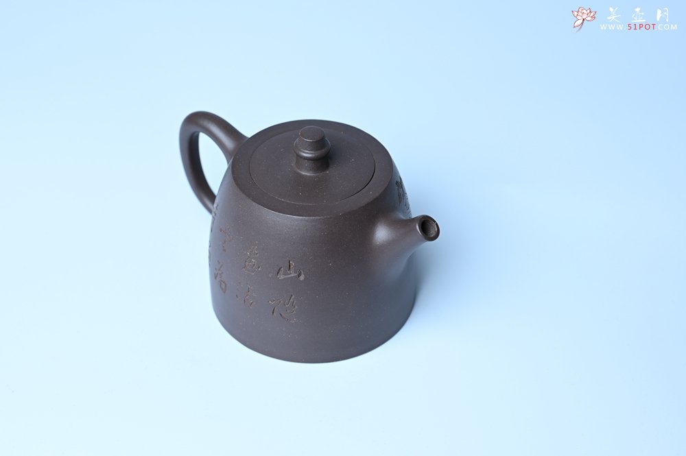 紫砂壶图片：美壶特惠 老紫泥精致山水汉铎壶 茶人醉爱 - 紫砂壶信息网