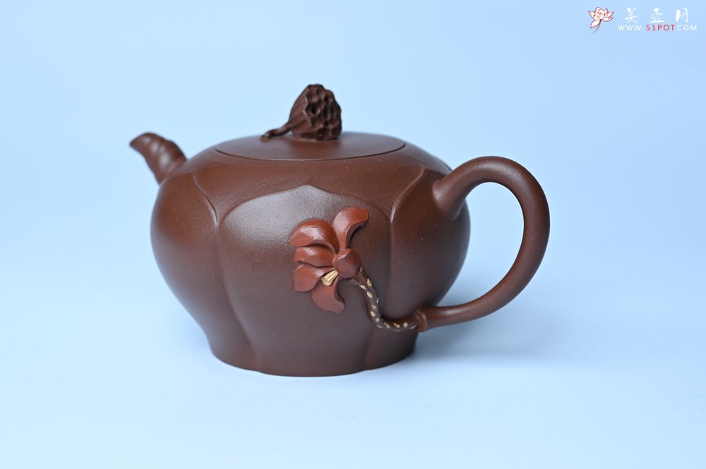 紫砂壶图片：美壶特惠 贴花活灵活现 精致荷花壶 茶人醉爱 - 紫砂壶信息网