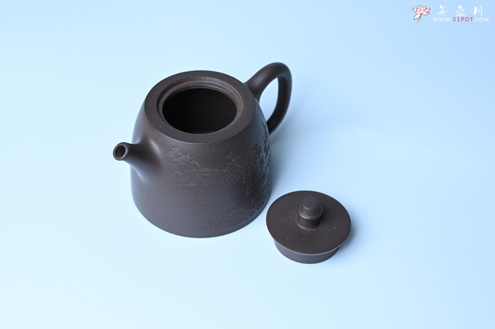 紫砂壶图片：美壶特惠 老紫泥精致山水汉铎壶 茶人醉爱 - 紫砂壶信息网