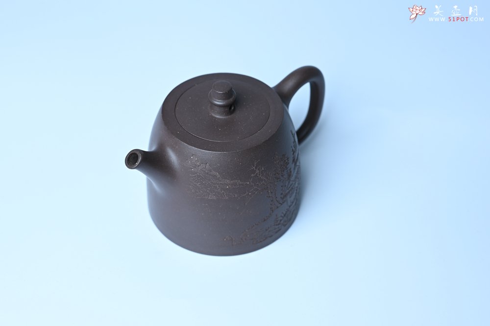 紫砂壶图片：美壶特惠 老紫泥精致山水汉铎壶 茶人醉爱 - 紫砂壶信息网