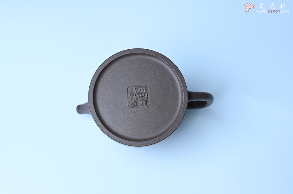 紫砂壶图片：美壶特惠 老紫泥精致山水汉铎壶 茶人醉爱 - 紫砂壶信息网