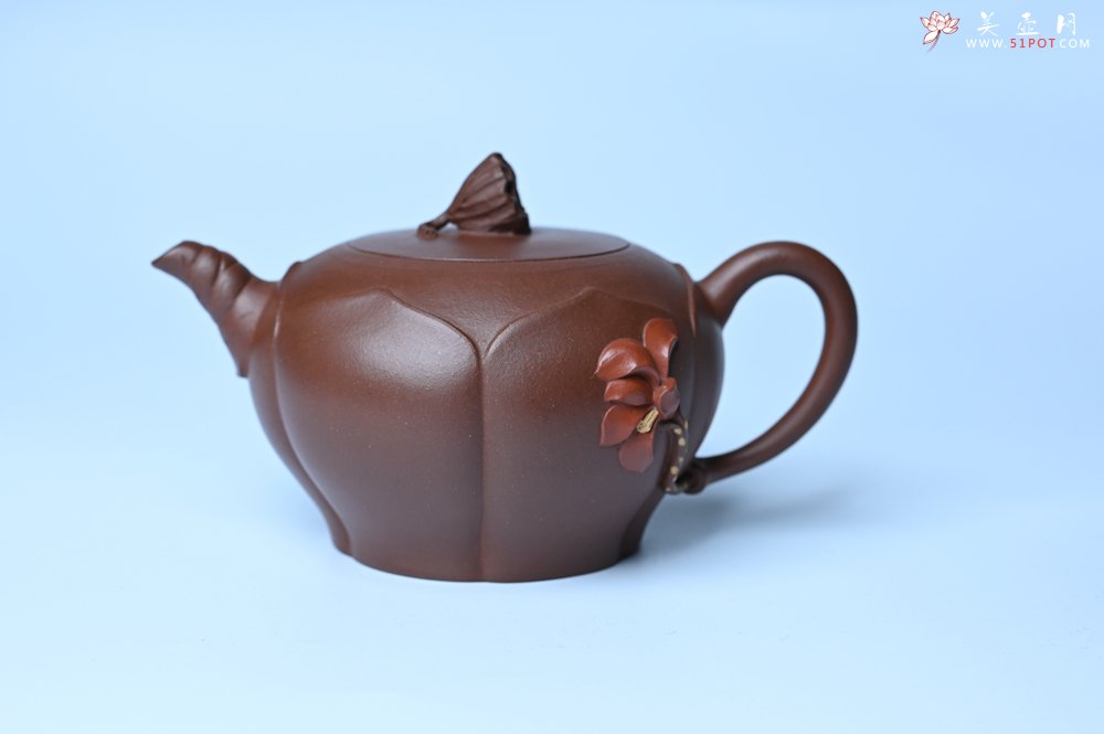 紫砂壶图片：美壶特惠 贴花活灵活现 精致荷花壶 茶人醉爱 - 紫砂壶信息网