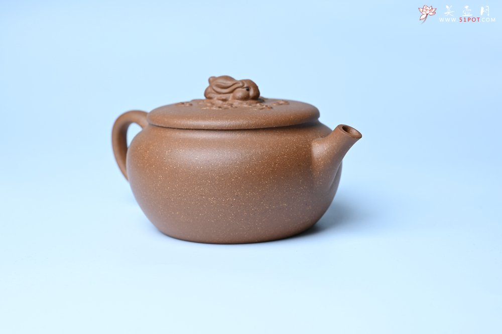 紫砂壶图片：美壶特惠 优质降坡泥花鸟听兔壶 茶人醉爱 - 紫砂壶信息网