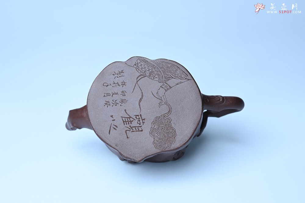 紫砂壶图片：美壶特惠 精致老紫泥佛手壶 肌理生动 底部刻佛手祥云特文气 - 紫砂壶信息网