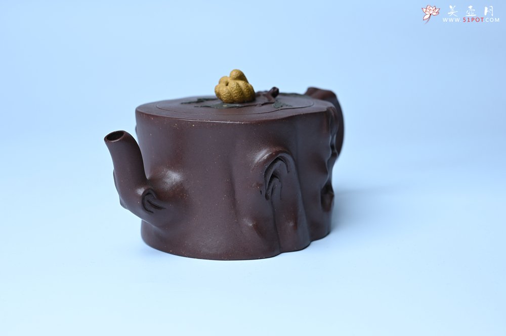 紫砂壶图片：美壶特惠 精致老紫泥佛手壶 肌理生动 底部刻佛手祥云特文气 - 紫砂壶信息网
