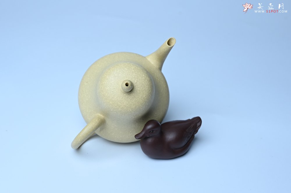 紫砂壶图片：美壶特惠 纯净本绿梨形壶 茶人醉爱 - 紫砂壶信息网