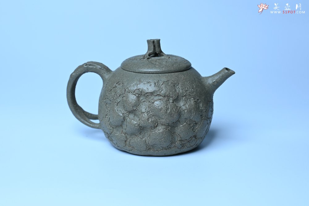 紫砂壶图片：美壶特惠 特好老青段泥云松供春壶 茶人醉爱 - 紫砂壶信息网