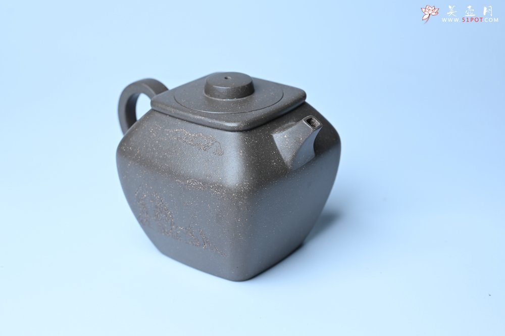紫砂壶图片：美壶特惠 精致青灰段泥混方巨轮壶 茶壶 无事竹间坐 有情化外游 - 紫砂壶信息网