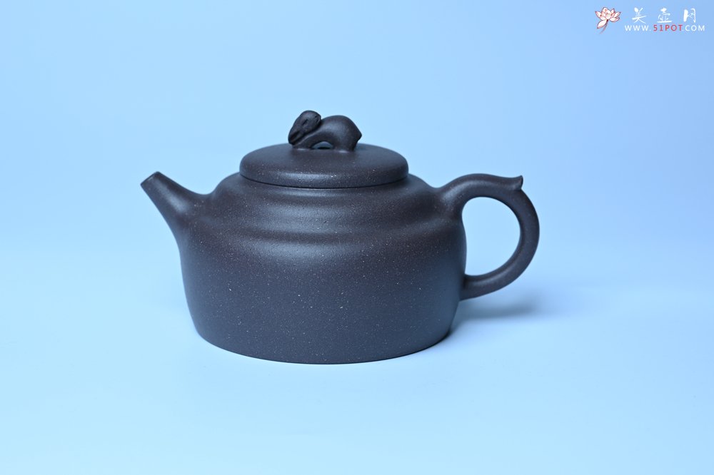 紫砂壶图片：美壶特惠 精品青灰泥玉兔紫砂壶 茶人醉爱 - 紫砂壶信息网
