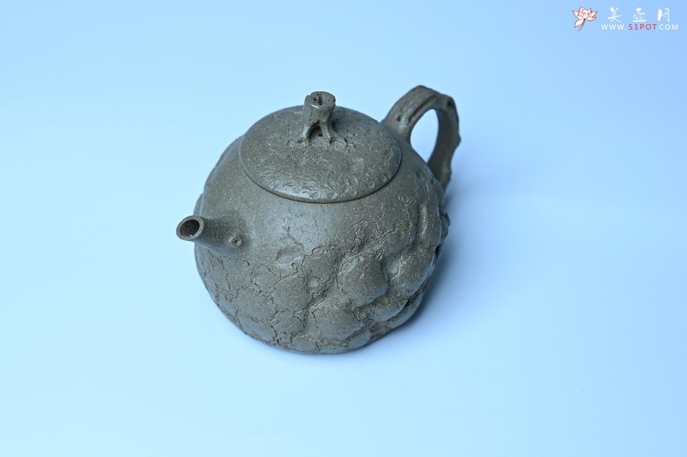 紫砂壶图片：美壶特惠 特好老青段泥云松供春壶 茶人醉爱 - 紫砂壶信息网