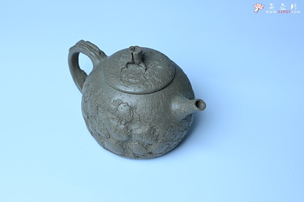 紫砂壶图片：美壶特惠 特好老青段泥云松供春壶 茶人醉爱 - 紫砂壶信息网