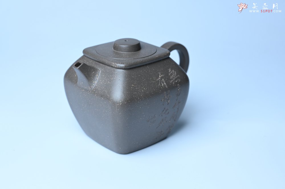紫砂壶图片：美壶特惠 精致青灰段泥混方巨轮壶 茶壶 无事竹间坐 有情化外游 - 紫砂壶信息网