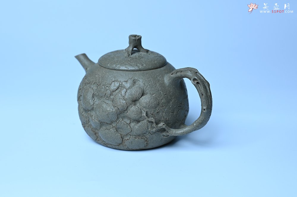 紫砂壶图片：美壶特惠 特好老青段泥云松供春壶 茶人醉爱 - 紫砂壶信息网