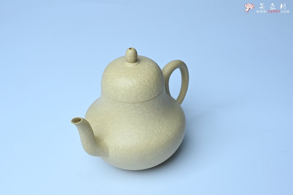 紫砂壶图片：美壶特惠 纯净本绿梨形壶 茶人醉爱 - 紫砂壶信息网