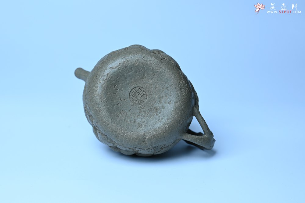 紫砂壶图片：美壶特惠 特好老青段泥云松供春壶 茶人醉爱 - 紫砂壶信息网