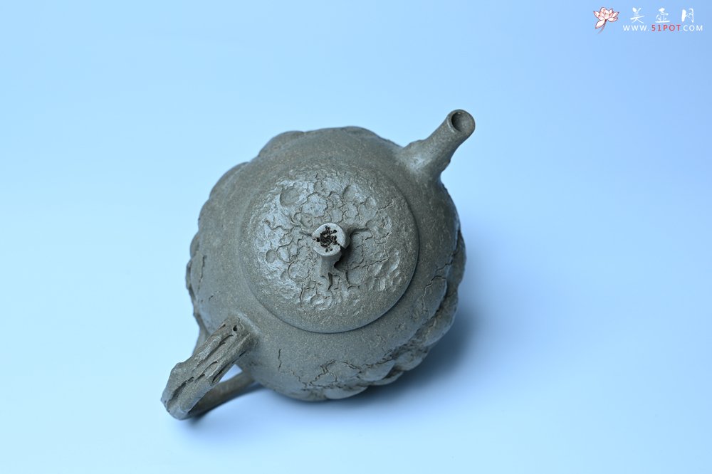 紫砂壶图片：美壶特惠 特好老青段泥云松供春壶 茶人醉爱 - 紫砂壶信息网