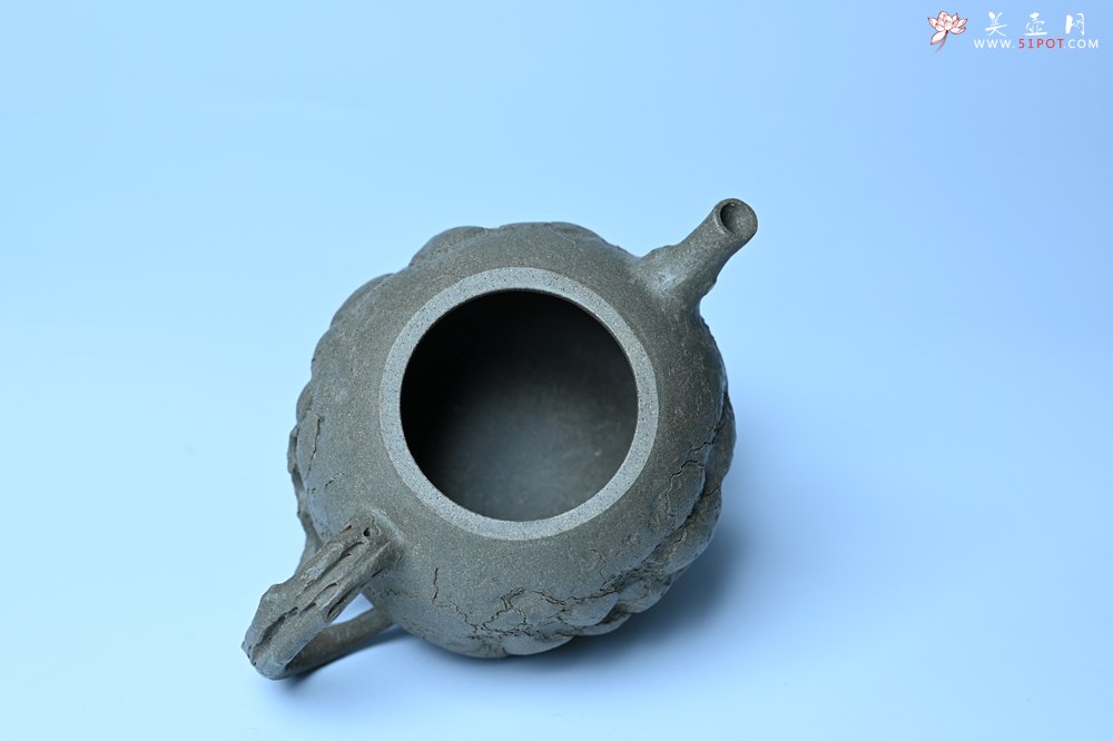 紫砂壶图片：美壶特惠 特好老青段泥云松供春壶 茶人醉爱 - 紫砂壶信息网