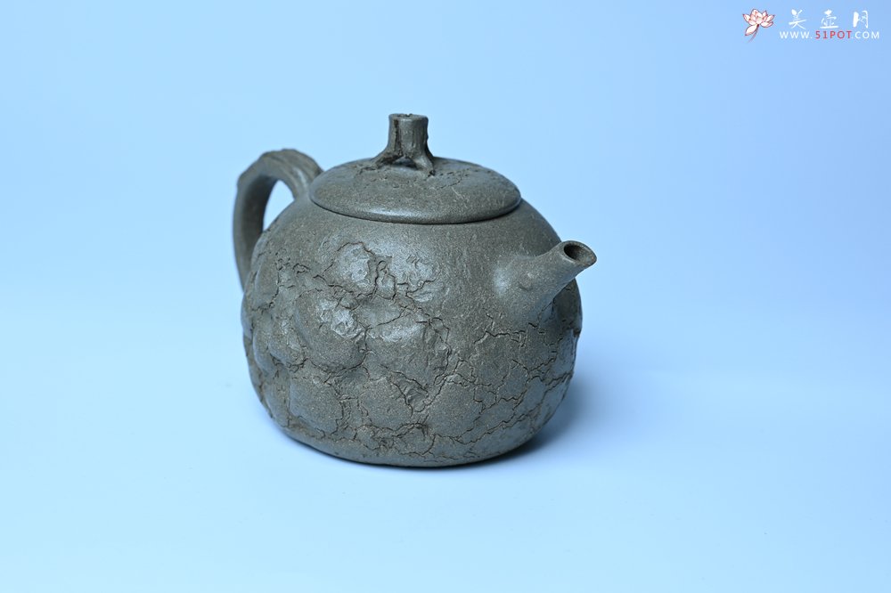 紫砂壶图片：美壶特惠 特好老青段泥云松供春壶 茶人醉爱 - 紫砂壶信息网