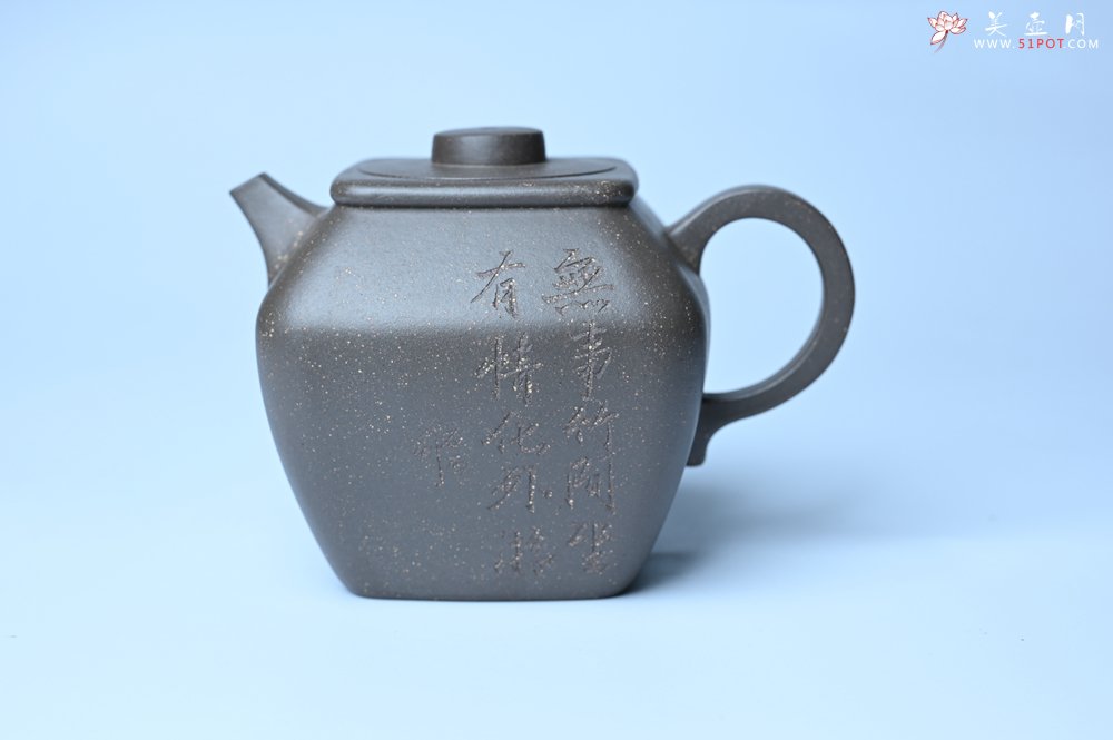 紫砂壶图片：美壶特惠 精致青灰段泥混方巨轮壶 茶壶 无事竹间坐 有情化外游 - 紫砂壶信息网