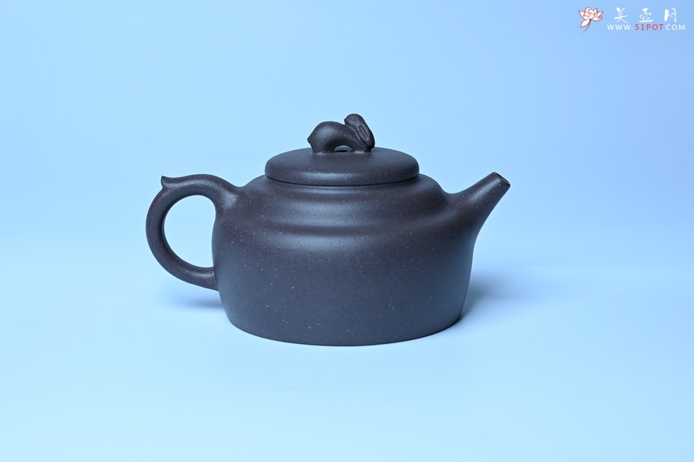 紫砂壶图片：美壶特惠 精品青灰泥玉兔紫砂壶 茶人醉爱 - 紫砂壶信息网