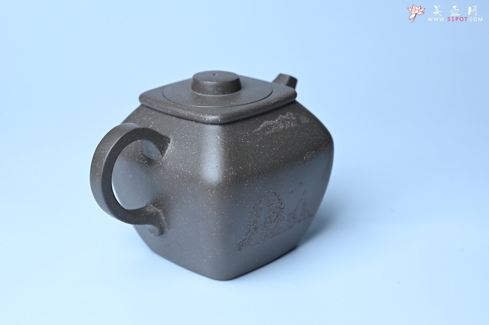 紫砂壶图片：美壶特惠 精致青灰段泥混方巨轮壶 茶壶 无事竹间坐 有情化外游 - 紫砂壶信息网