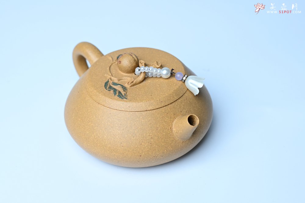 紫砂壶图片：美壶特惠 特好黄龙山段泥香桃壶 桃和叶特灵动 仿生佳作 - 紫砂壶信息网