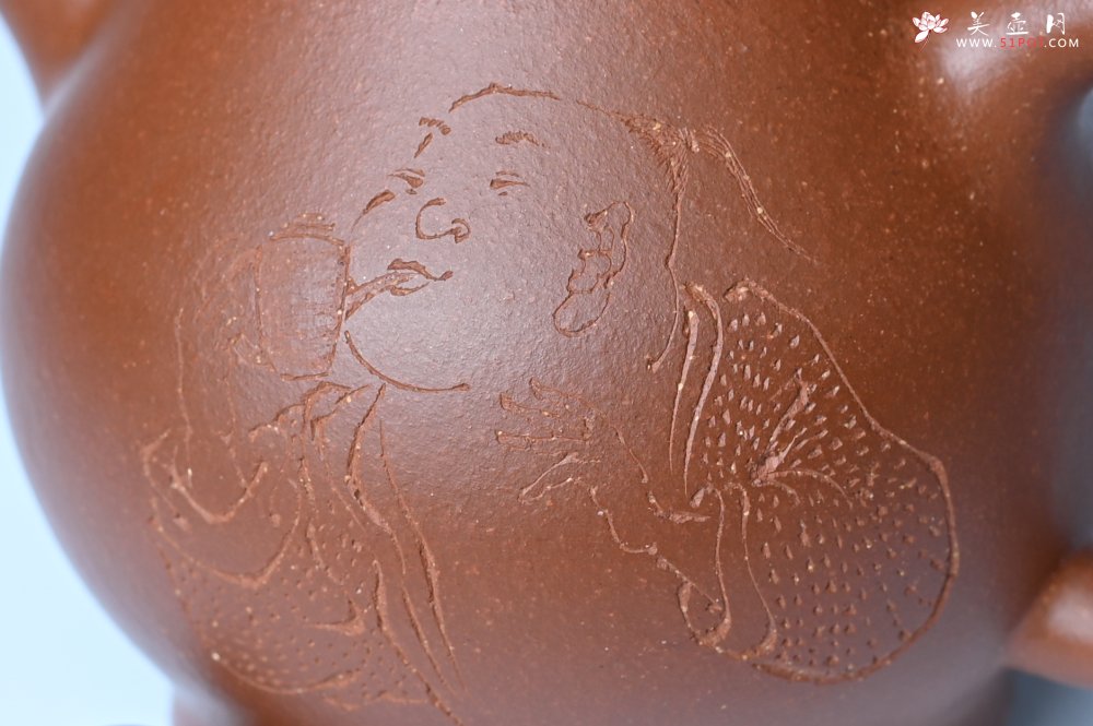 紫砂壶图片：美壶特惠 王老师 全手工红降坡泥潘壶 国助工 易轩 范小君徒杨志老师刻绘 装饰小富贵特文气 - 紫砂壶信息网