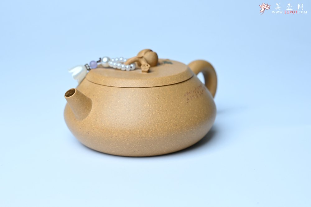 紫砂壶图片：美壶特惠 特好黄龙山段泥香桃壶 桃和叶特灵动 仿生佳作 - 紫砂壶信息网