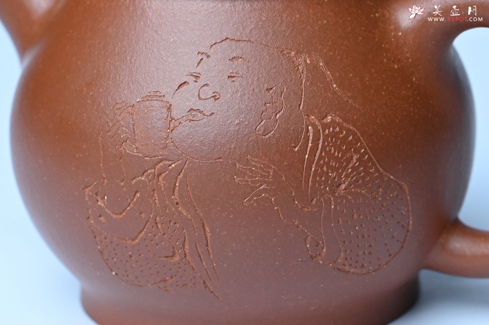 紫砂壶图片：美壶特惠 王老师 全手工红降坡泥潘壶 国助工 易轩 范小君徒杨志老师刻绘 装饰小富贵特文气 - 紫砂壶信息网