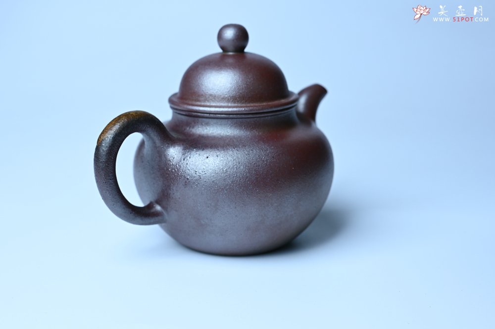 紫砂壶图片：美壶特惠 精致柴烧青灰泥掇球壶 茶人醉爱 - 紫砂壶信息网