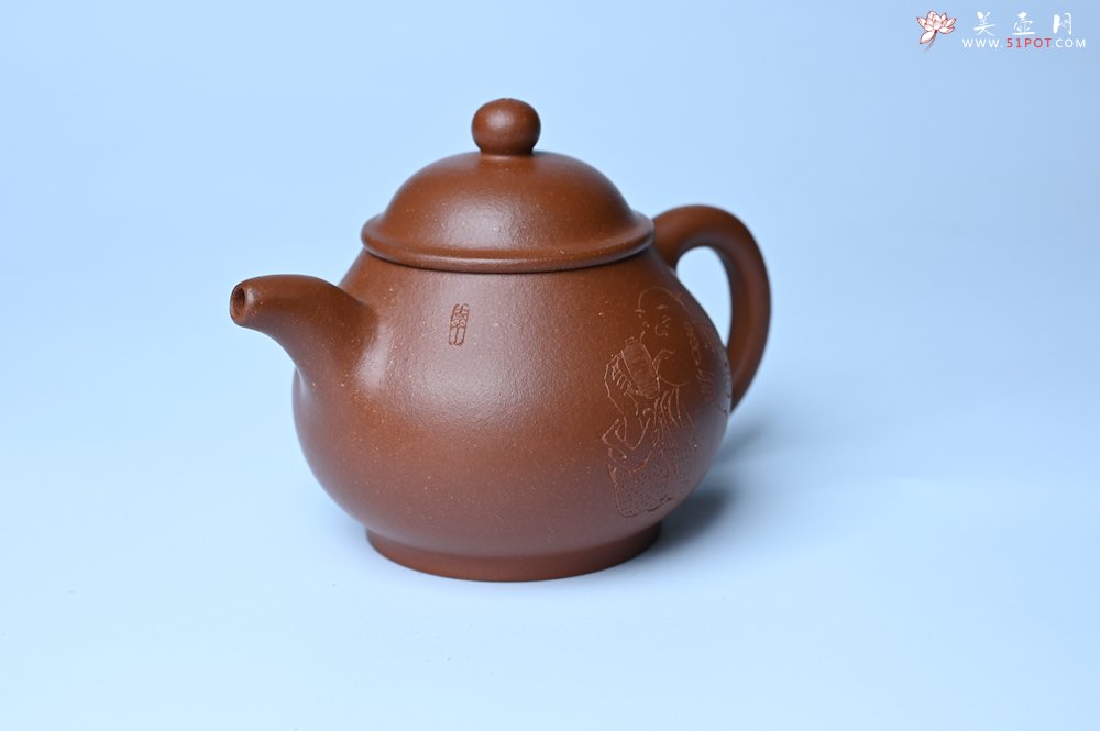紫砂壶图片：美壶特惠 王老师 全手工红降坡泥潘壶 国助工 易轩 范小君徒杨志超老师刻绘 装饰小富贵特文气 - 紫砂壶信息网
