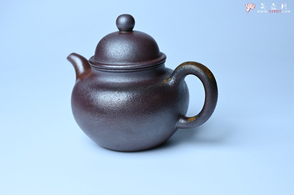 紫砂壶图片：美壶特惠 精致柴烧青灰泥掇球壶 茶人醉爱 - 紫砂壶信息网