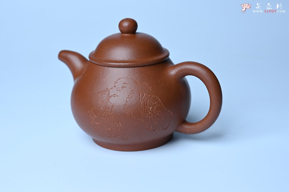 紫砂壶图片：美壶特惠 王老师 全手工红降坡泥潘壶 国助工 易轩 范小君徒杨志超老师刻绘 装饰小富贵特文气 - 紫砂壶信息网