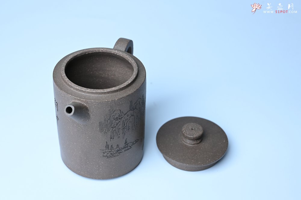 紫砂壶图片：美壶特惠 蠡墅大水潭深井老天青泥 精致圆础壶 装饰山水 茶人醉爱 - 紫砂壶信息网