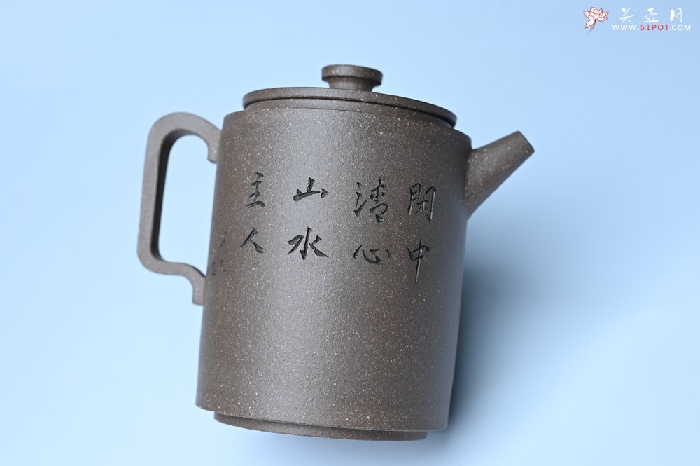 紫砂壶图片：美壶特惠 蠡墅大水潭深井老天青泥 精致圆础壶 装饰山水 茶人醉爱 - 紫砂壶信息网