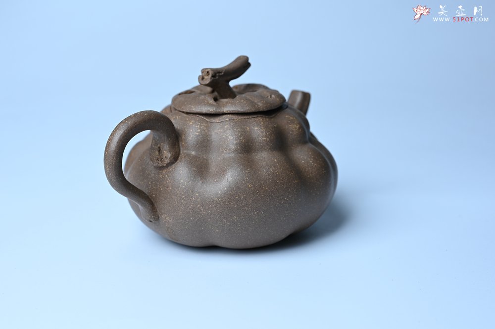 紫砂壶图片：美壶特惠 精致卡盖全手工老青段仿生小花货柿子壶 茶人醉爱 - 紫砂壶信息网