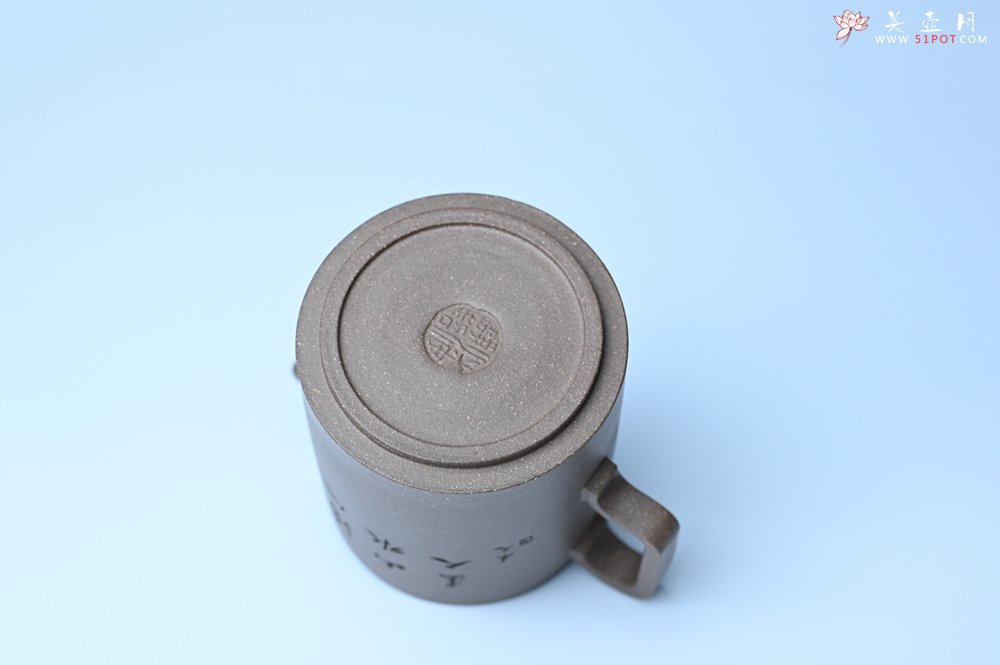 紫砂壶图片：美壶特惠 蠡墅大水潭深井老天青泥 精致圆础壶 装饰山水 茶人醉爱 - 紫砂壶信息网