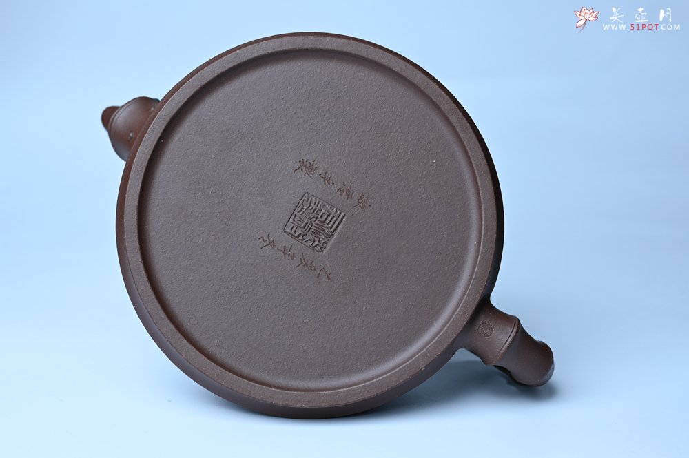 紫砂壶图片：美壶年底特惠 精品松竹梅紫砂壶 清虚静泰 暮色苍茫看劲松 乱云飞渡仍从容 - 紫砂壶信息网