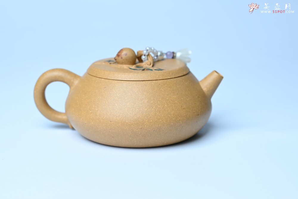 紫砂壶图片：美壶特惠 特好黄龙山段泥香桃壶 桃和叶特灵动 仿生佳作 - 紫砂壶信息网