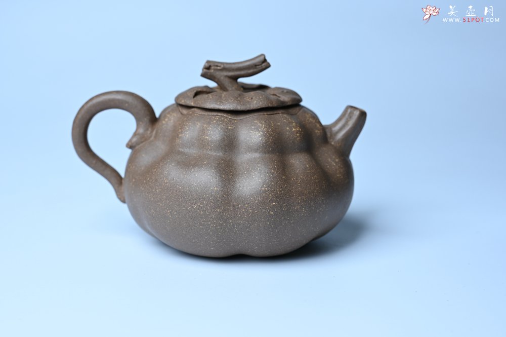 紫砂壶图片：美壶特惠 精致卡盖全手工老青段仿生小花货柿子壶 茶人醉爱 - 紫砂壶信息网