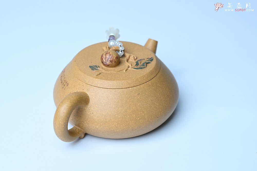 紫砂壶图片：美壶特惠 特好黄龙山段泥香桃壶 桃和叶特灵动 仿生佳作 - 紫砂壶信息网