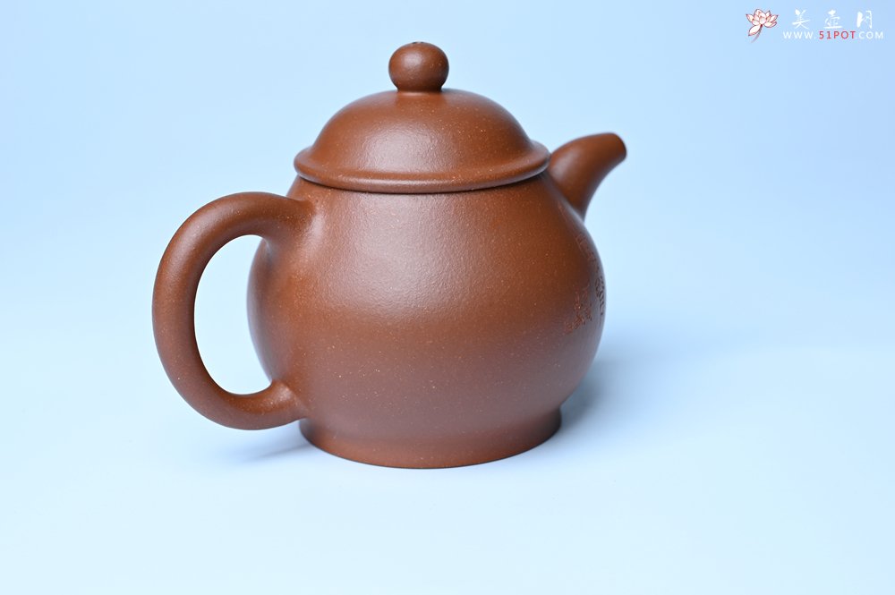 紫砂壶图片：美壶特惠 王老师 全手工红降坡泥潘壶 国助工 易轩 范小君徒杨志老师刻绘 装饰小富贵特文气 - 紫砂壶信息网