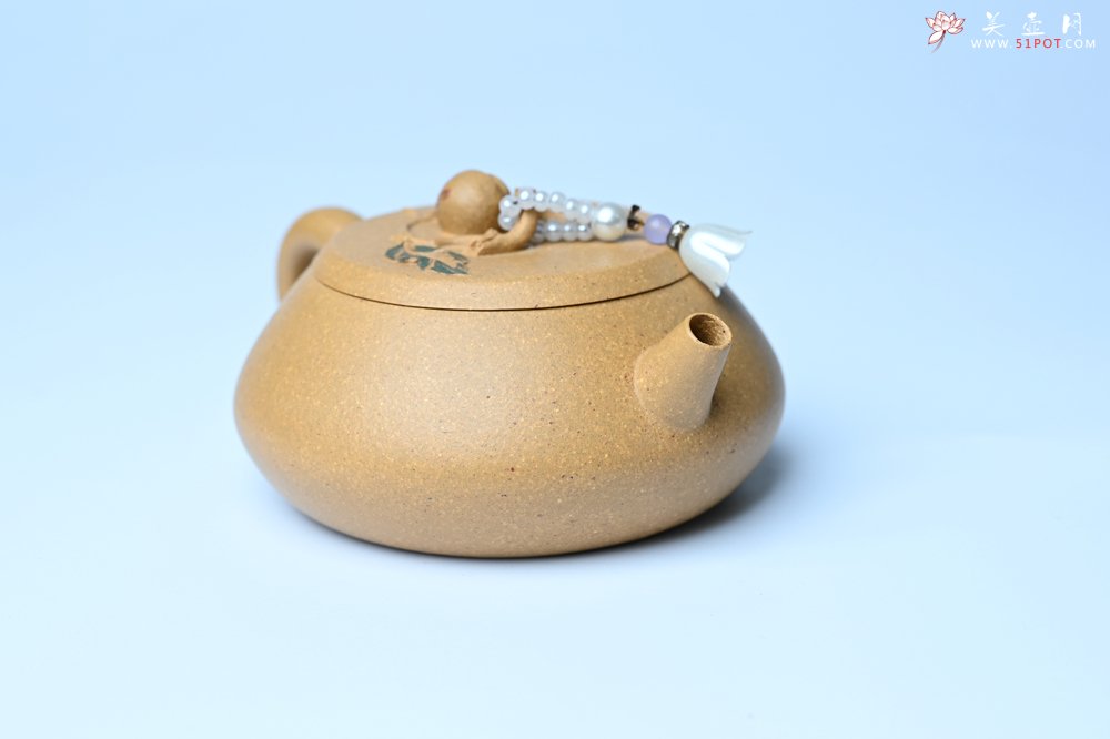 紫砂壶图片：美壶特惠 特好黄龙山段泥香桃壶 桃和叶特灵动 仿生佳作 - 紫砂壶信息网