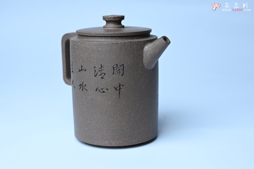 紫砂壶图片：美壶特惠 蠡墅大水潭深井老天青泥 精致圆础壶 装饰山水 茶人醉爱 - 紫砂壶信息网